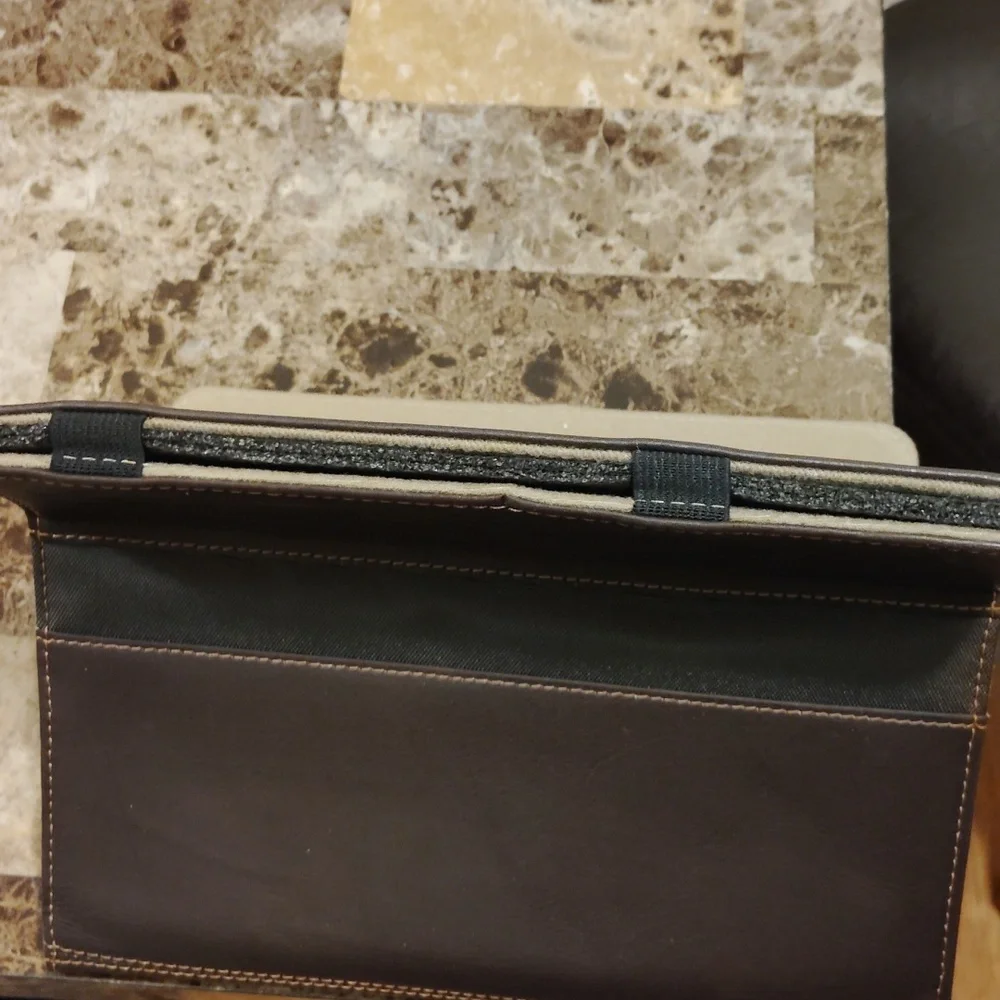 This is the Solo New York Premium Ascent Case for iPads.